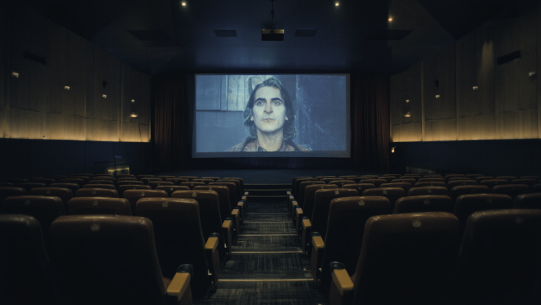 万达电影易主首年:票房暴跌,一张电影票亏4元